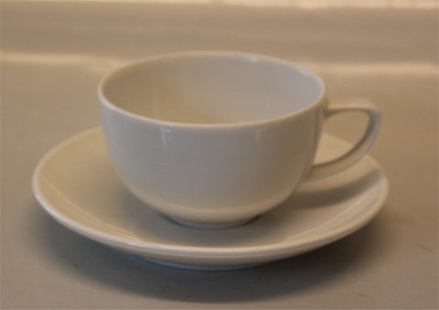 Hvidpot 6231 Kaffekop 1,4 dl / 5,5 x 9 cm (072) & underskål (073) 14 cm Kongelig 
Dansk porcelæn  Design Grethe Meyer