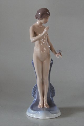 Rare Dahl Jensen figurine
1116 Nude girl with butterfly (DJ) 20 cm