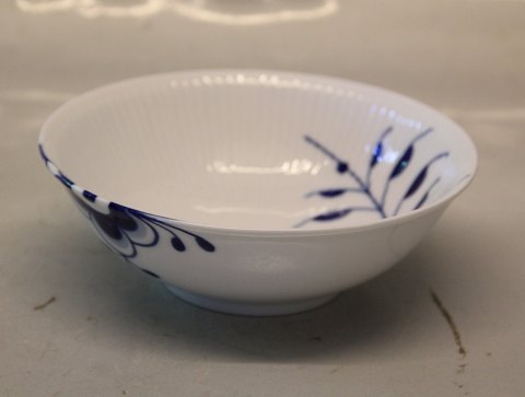 Blue Fluted MEGA Danish Porcelain 575-1 Cereal Bowl  33 cl. 5 x 15.5 cm  
(1017357) blue