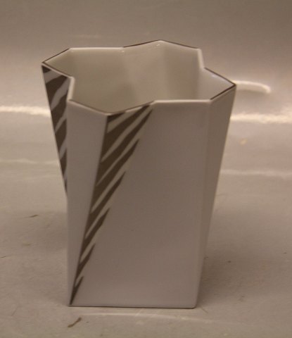 B&G Porcelain B&G 1924-5476 Futura Vase 12.5 ccm Design Else Kamp
