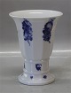 Kongelig Dansk Porcelæn Blå Blomst Kantet 8601-10 Vase m/fod 15,2 cm

