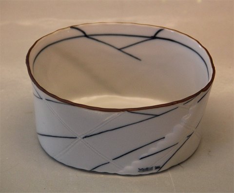 Royal Copenhagen Art Pottery 254-5570 RC Floreana Bowl Anne Marie Trolle 6.5 x 
13 cm
