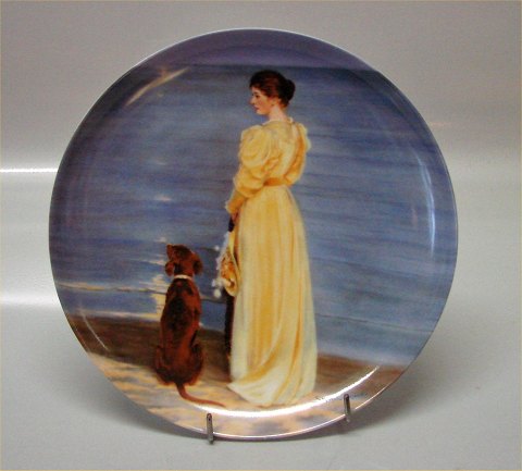 B&G Kunstnerplatter Sommer i Skagen B&G 1986 Sommer i Skagen platte nr. 1. 
"Sommeraften ved Skagen: Kunstneren hustru med hund i strandkanten. PS. Krøjer 
21 cm