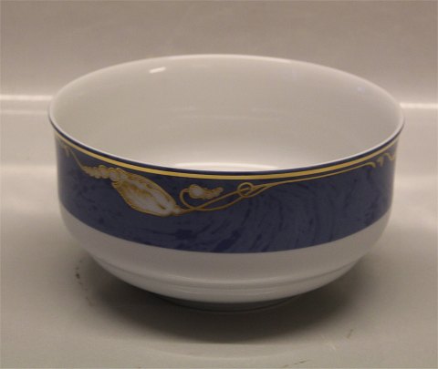 Royal Copenhagen  Blue Magnolia 578 Round Bowl 1.75 l.  / 9.5 x 18.5 cm
