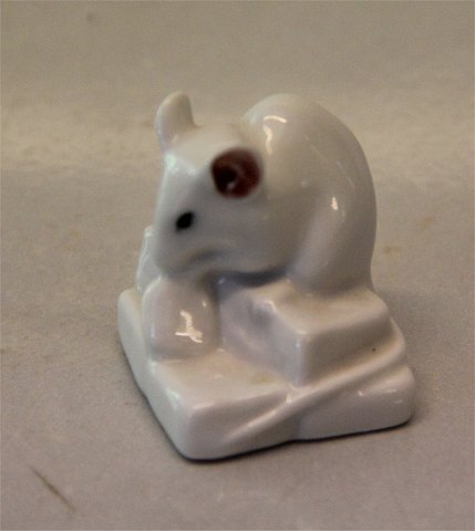 Royal Copenhagen figurine 5905-7 RC Small white mouse on base 3.5 x 3 cm (#0062)
