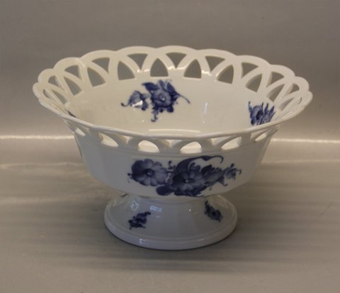 Kongelig Dansk Porcelæn Blå Blomst Kantet 8592-10 Frugtkurv med flet, høj fod 14 
x 26 cm
