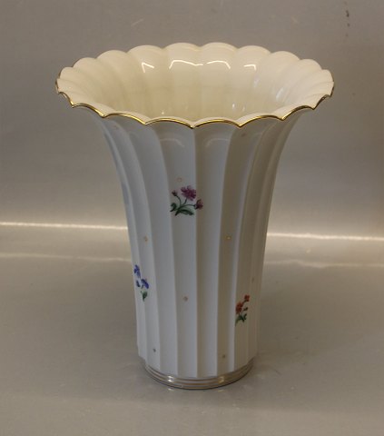 Royal Copenhagen 3143 RC Trumphet vase 23 x 20 cm with flower and gold Hetsch 
Style
