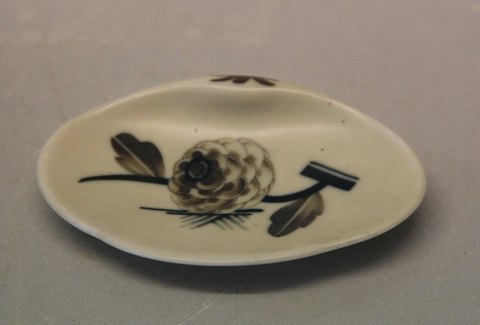 Kongelig Dansk Mat porcelæn Aluminia 27-28 Kgl. Askeskål oval 8 cm 1927 Mat 
porcelain