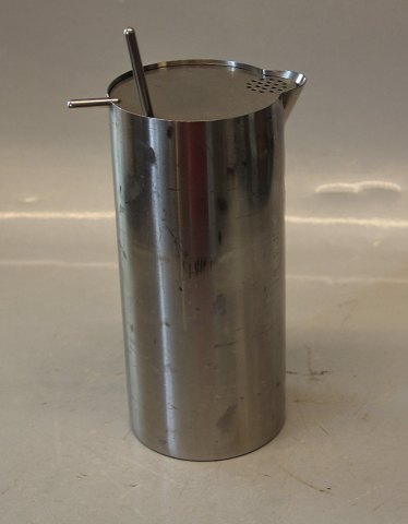 Stelton Cocktail shaker/mixer med ske (nr.020/1) i rustfrit stål 19 x 8.5 cm 
Design Arne Jacobsen