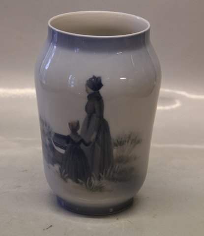 Royal Copenhagen 4547 RC Vase  with Fanoe Girls in national dresses looking for 
the sailors at the sea  17 cm