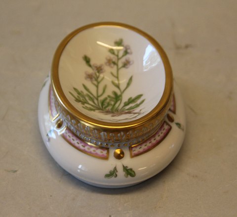 Royal Copenhagen Flora Danica 3625-20 Paper Weight/Salt Cellar New #368 Size: 4 
x 11  cm /  3 ½"  "Gardamine faeroeensis Habn (1967) SX