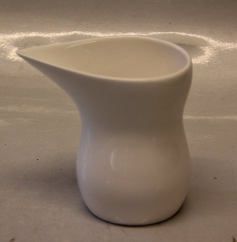 Ursula  441 White jug, small 31 cl. (1194441-8000) Tableware  The original Royal 
Copenhagen Faience
