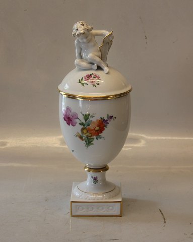 493-1754 Egg shaped vase with Cherub on lid 29 x 11 cm Putti Royal Copenhagen 
Saxon Flower
