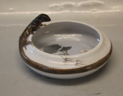 Royal Copenhagen 25-397 RC Lizard tray  22 cm pre 1923 painter 158  A. Nielsen 
(AP)
