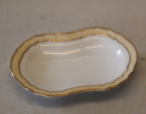 1802-788 Oval Smørassiet 9 cm Svejfet # 788 med beige kant og guld