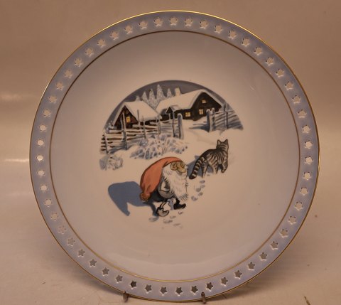 325-3508  Plate 24 cm with cat and Pixie Wiberg "Tomten" B&G Christmas Pattern