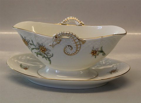 008 Sauceboat with handle 11 x 24 cm 3.5 dl (311) Mimer B&G Cream porcelain 
Edelweiss flower, gold rim, form 356
