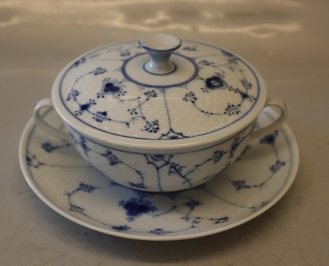 B&G Blue Traditional porcelain 247 Bouillon cup 3 dl (481) with lid & saucer 
17.7 cm