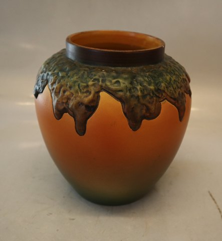 Ipsen 184 XI Vase 18 x 17 cm Georg Jensen 1915  Ipsen Danish Art Pottery