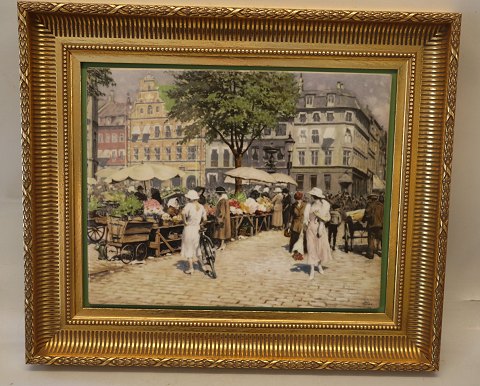 Bing & Grøndahl porcelænsbillede i guldramme 36.5 x 42 cm Paul Fisher 
(1860-1934) Højbroplads set mod Amagertorv no 1608 af 1750