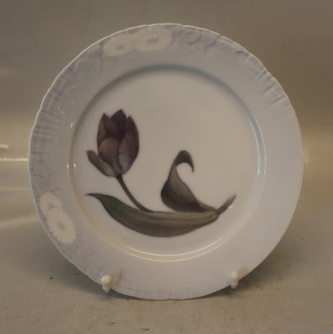 090-10020 RC Plate with Tulip 23 cm On the Margueritte form 2nd Royal Copenhagen