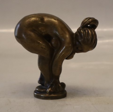 Kai Nielsen Bronze 10 cm Girl collecting fruit