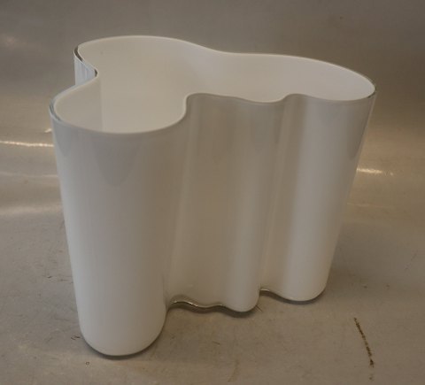 Alvar Alto Savoy Vase - hvid opaline glas 16.5 x 21 cm