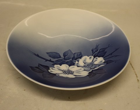 4460 Kgl. Rund skål - Julerose på blå baggrund 20.5 cm Christmas Rose (Julerosen) Kongelig Dansk Porcelæn