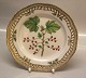 Kongelig Dansk Porcelæn Flora Danica
20-3554  Fad til lille rund frugtkurv, flad tallerken med gennemskåret bort 23 
cm Ribes rubrum L.  Fra år 1967.