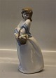 Kgl. Spansk Porcelæn "Diana" Pige med kurv 29 cm