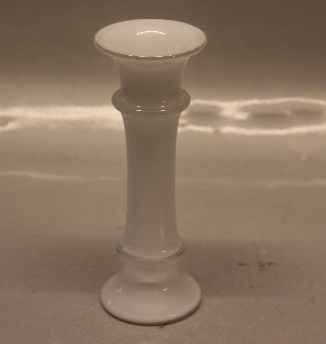 Klosterkælderen - MB Holmegaard MB mini opalhvid 17.5 cm (D: 6.5 cm) - MB Holmegaard MB mini vase, opalhvid 17.5 cm (D: 6.5 cm)